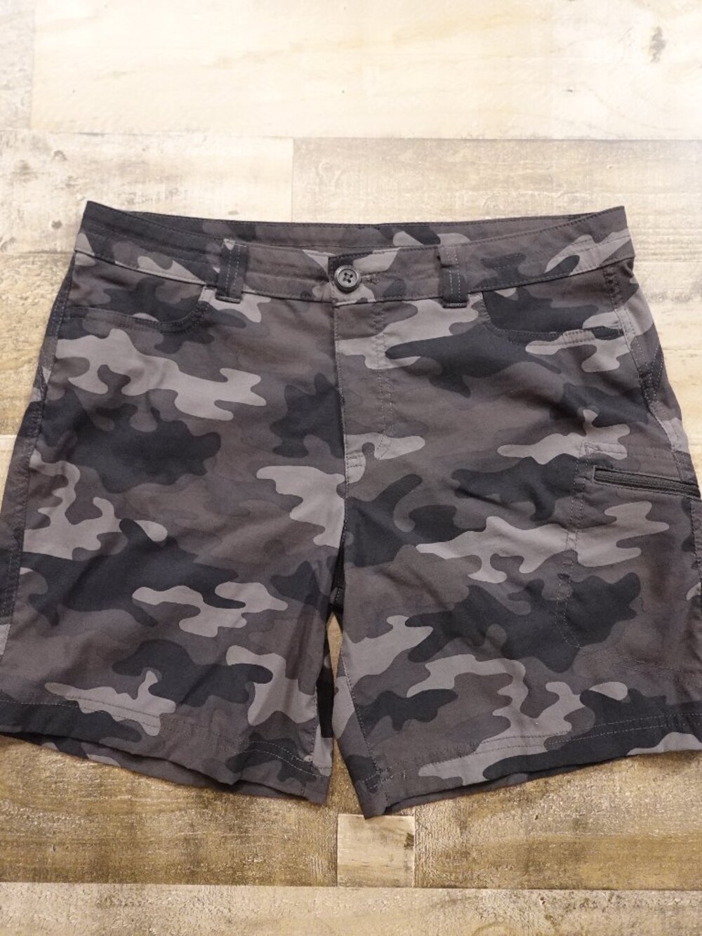 Eddie Bauer Camo Shorts Women’s 10 Gray 7” Inseam Stretch Hiking Outdoor